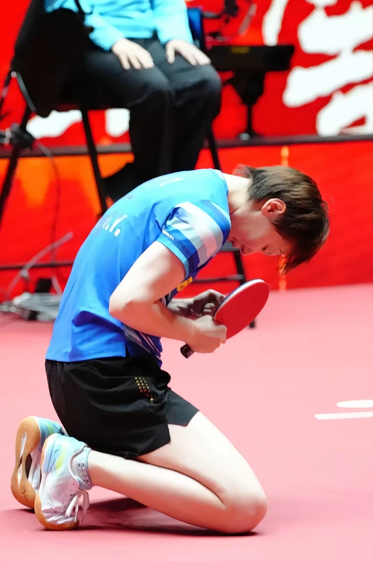 包含赛场上的战斗，运动员无畏挑战向梦想前进的词条