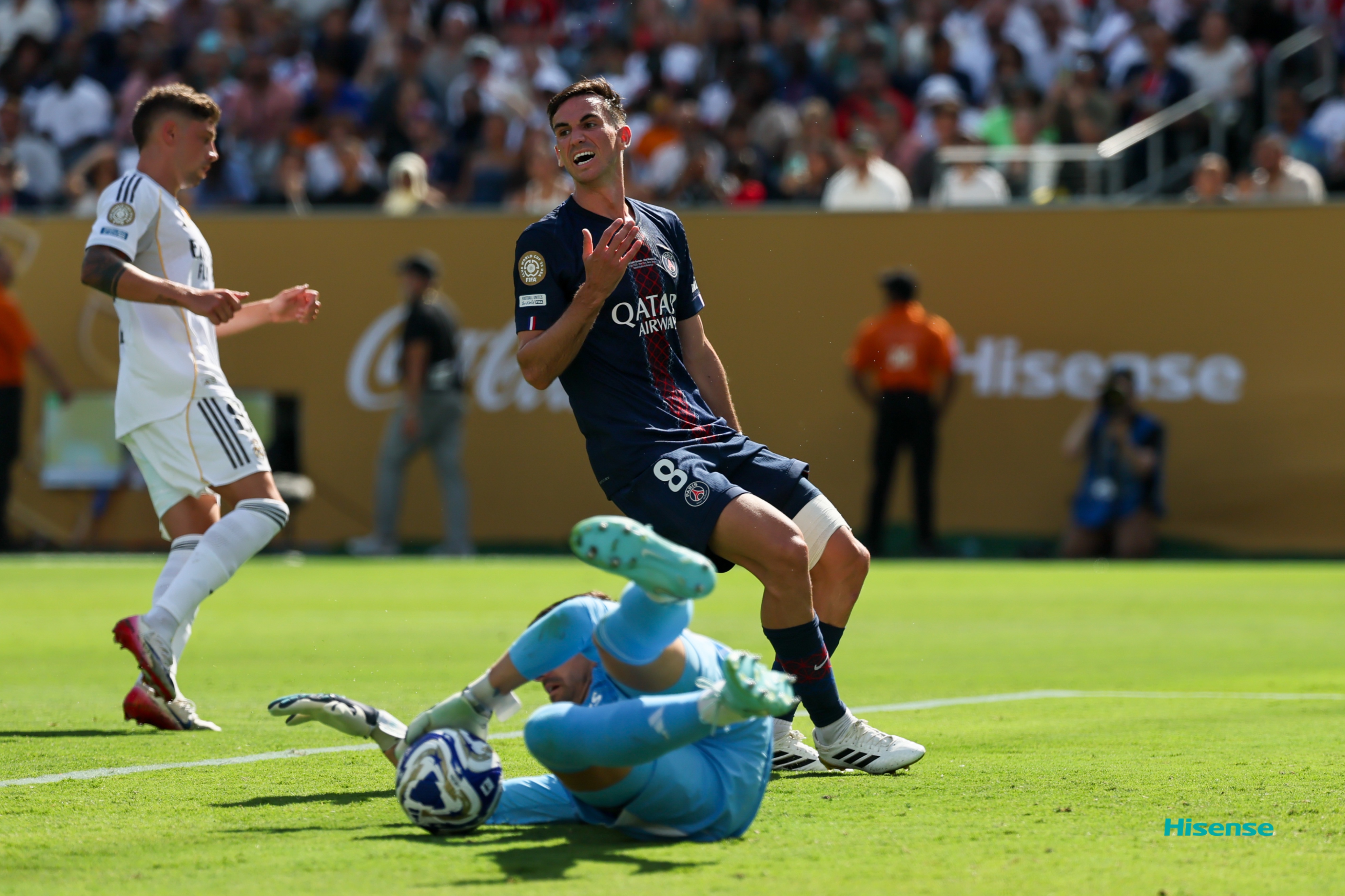 包含英超豪门胜负轮换，冲冠形势扑朔迷离的词条