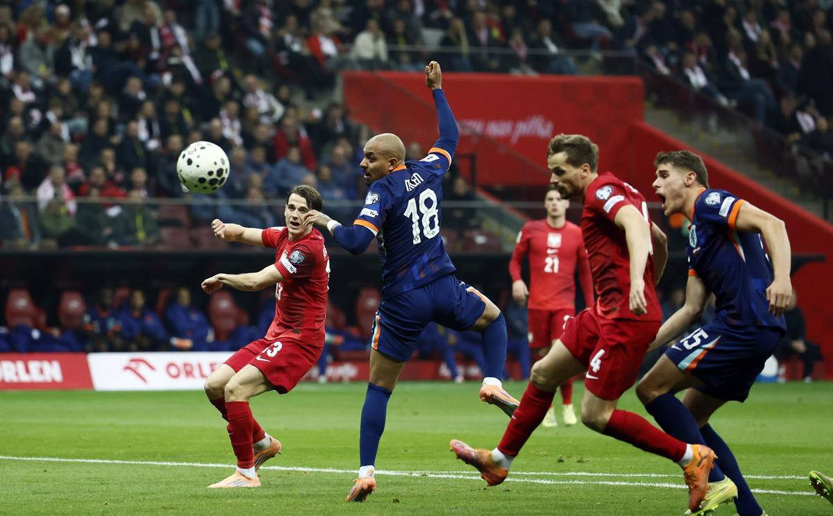 英格兰队主场失利，顶住压力